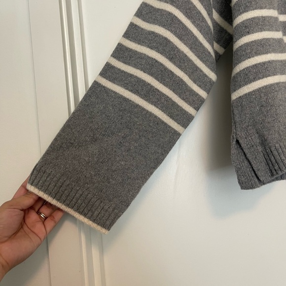 Madewell Gray and Cream Striped V-Neck Sweater - Picture 4 of 5
